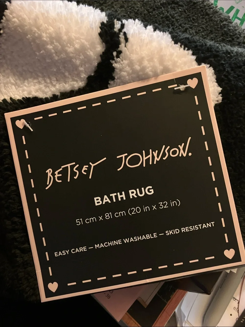 🖤Betsey Johnson plush bath rug skeleton hands Halloween bath mat NWT